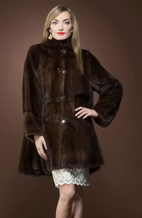 Како да изберете палто од mink (131 фотографии): Совети за избор на висококвалитетни палта, правила при купување на крзно 14428_26