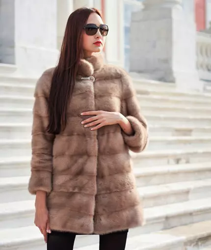 Jak wybrać płaszcz z norek (131 zdjęć): Wskazówki dotyczące wyboru wysokiej jakości płaszcze norki, zasady kupując futro 14428_38