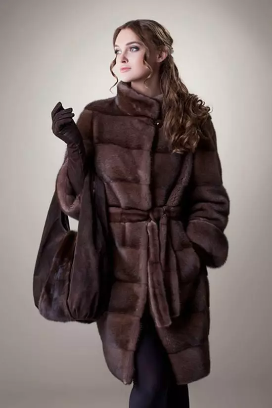 Hvordan velge en Mink Coat (131 bilder): Tips for å velge høykvalitets minkjakker, regler når du kjøper en pelsjakke 14428_4