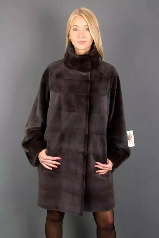 Com triar un abric de visó (131 fotos): consells per triar coats de visó d'alta qualitat, regles en comprar una capa de pell 14428_5