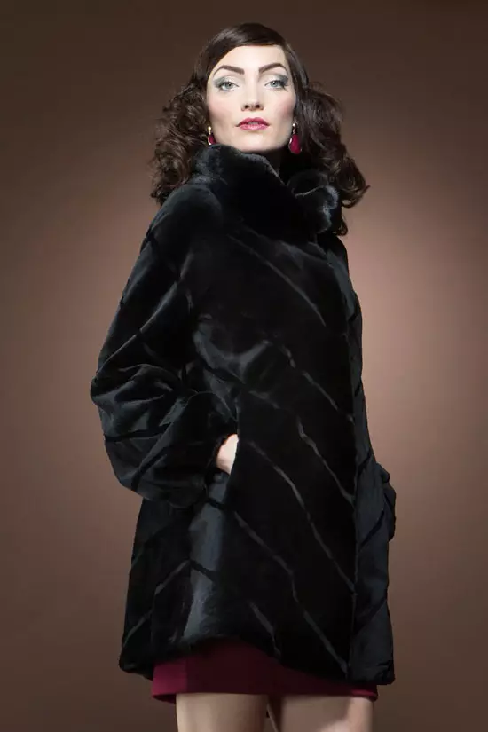 Како да изберете палто од mink (131 фотографии): Совети за избор на висококвалитетни палта, правила при купување на крзно 14428_52