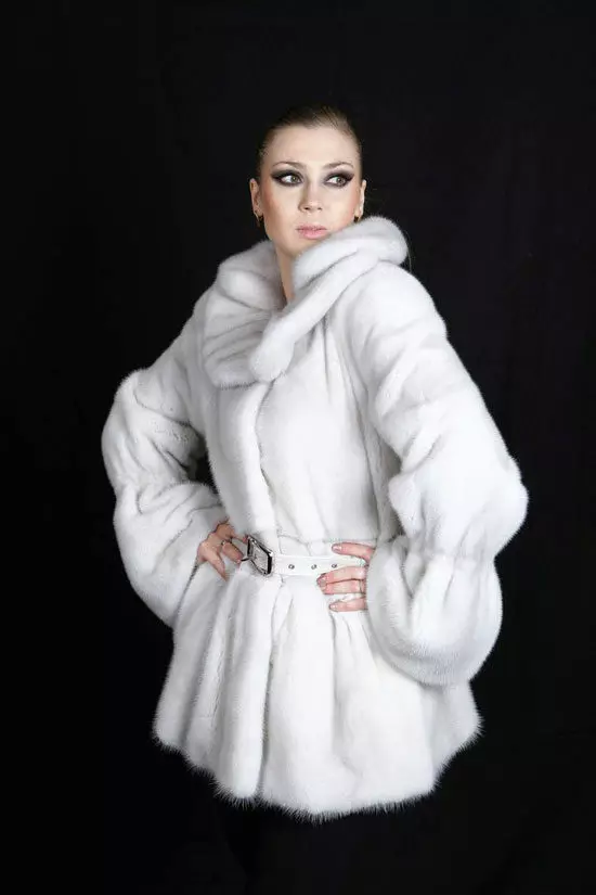 Comment choisir un manteau de vison (131 photos): Conseils pour choisir des manteaux de visons de haute qualité, des règles lors de l'achat d'un manteau de fourrure 14428_67