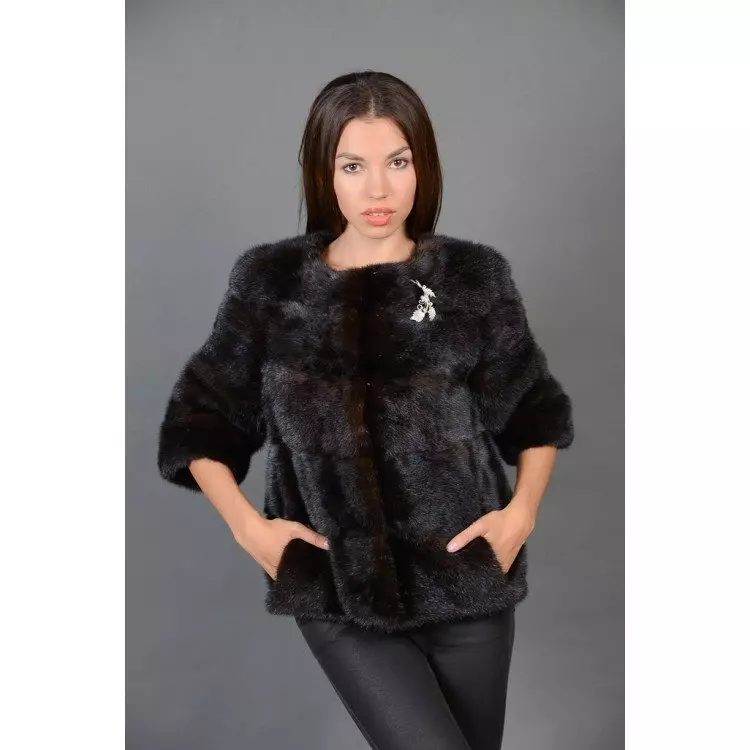 Com triar un abric de visó (131 fotos): consells per triar coats de visó d'alta qualitat, regles en comprar una capa de pell 14428_70
