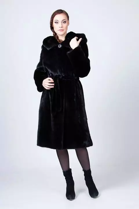 Models of mink coats (83 photos): Sticks of mink fur coats, bat, Fashionable models 2021, Sleeve 3/4, Shuba-shirt, butterfly 14431_17