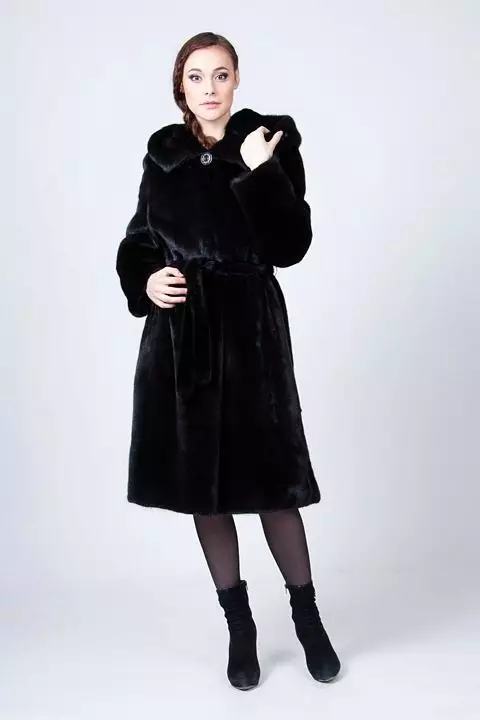 Modele të Mink Coats (83 foto): shkopinj të mantelet e leshit, bat, modele në modë 2021, mëngë 3/4, shuba-këmishë, flutur 14431_17