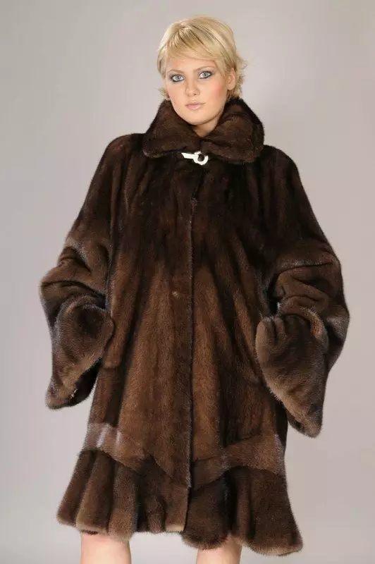 Models of mink coats (83 photos): Sticks of mink fur coats, bat, Fashionable models 2021, Sleeve 3/4, Shuba-shirt, butterfly 14431_40