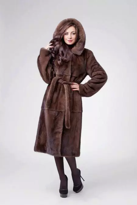 Мылтык пальто (83 сүрөт): Минк Минк Мада пальто, жарганат, мода моделдери 2021, жең 3/4, Шуба, көйнөк, бабочка 14431_63