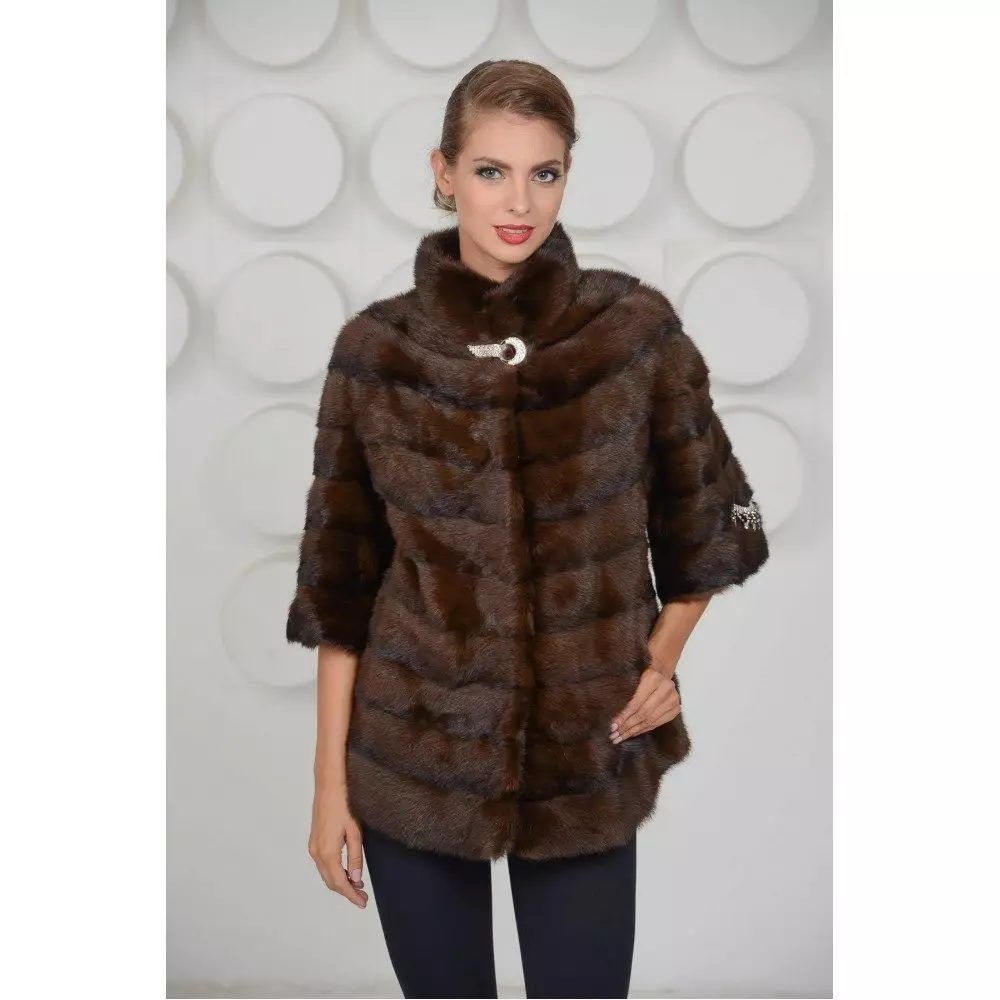 ショートミンクの毛皮のコート（97写真）：摩耗するもの、明るいミンクの毛皮のコート、ブラック、ベルト、グレー、茶色、青 14437_10