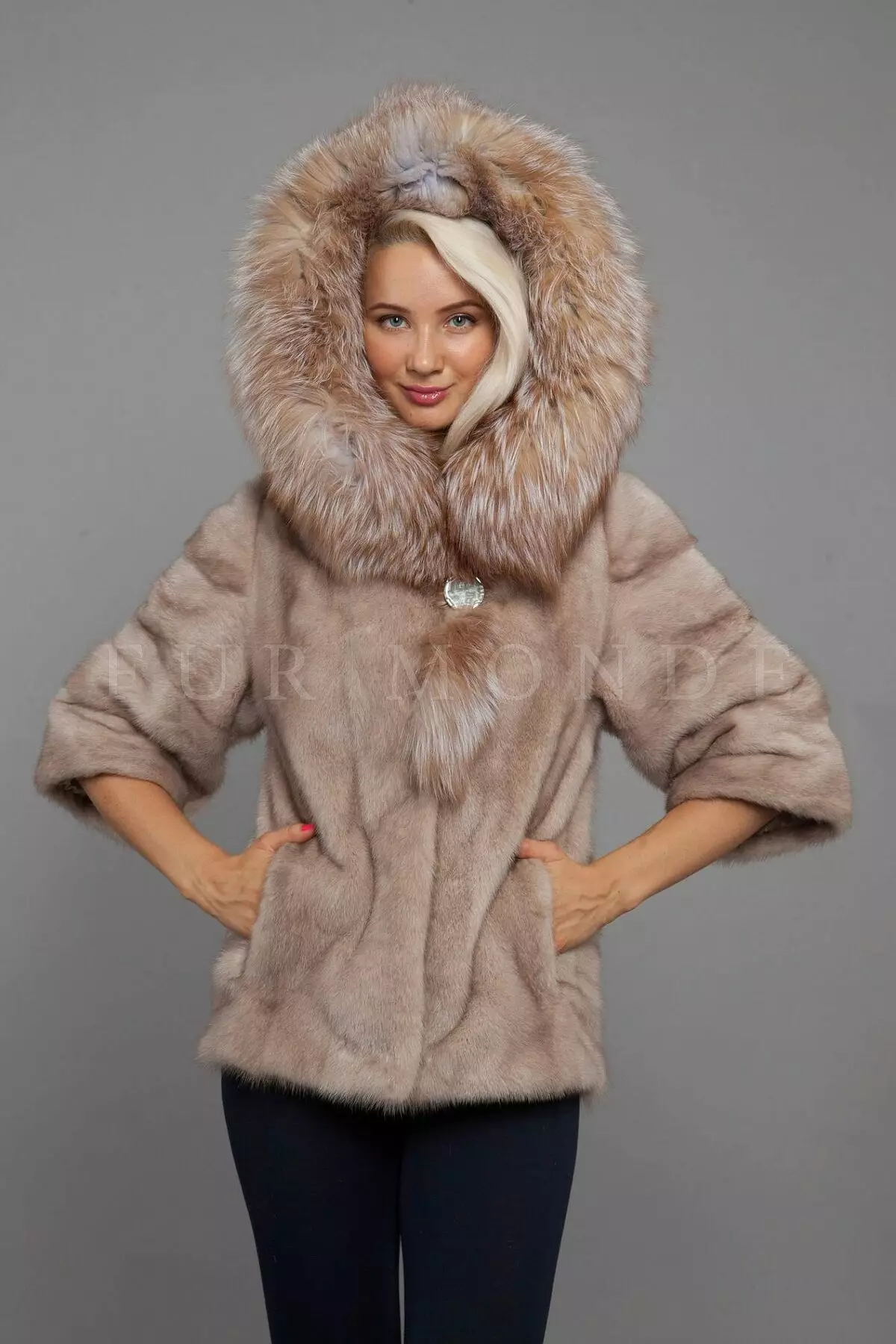 ショートミンクの毛皮のコート（97写真）：摩耗するもの、明るいミンクの毛皮のコート、ブラック、ベルト、グレー、茶色、青 14437_11