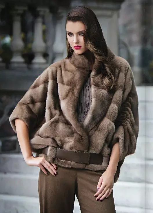 ショートミンクの毛皮のコート（97写真）：摩耗するもの、明るいミンクの毛皮のコート、ブラック、ベルト、グレー、茶色、青 14437_42
