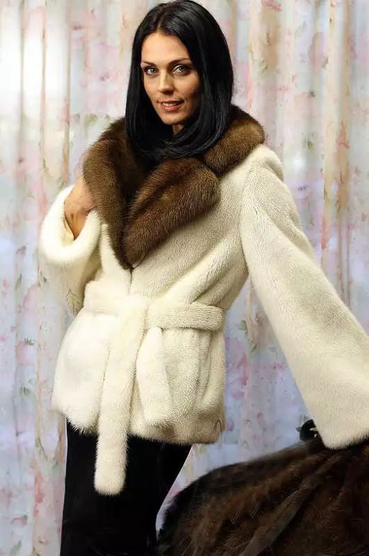 ショートミンクの毛皮のコート（97写真）：摩耗するもの、明るいミンクの毛皮のコート、ブラック、ベルト、グレー、茶色、青 14437_50