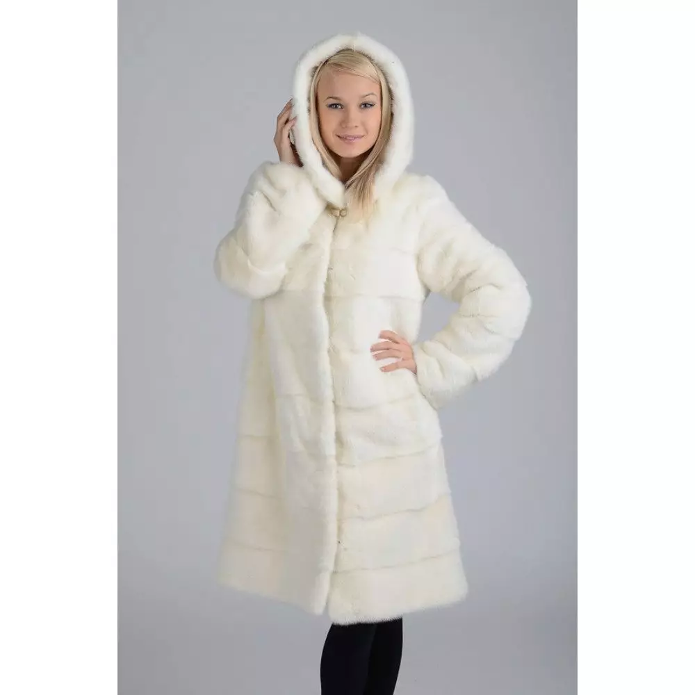 Սպիտակ Mink Fur Coat (101 լուսանկար). Բելառուսական մորթուց բաճկոններ ջրասույզից, ակնարկներից, կարճ մոդելներից, սեւից եւ սպիտակներով, տրոհում, որքան է մորթյա վերարկու 14438_15