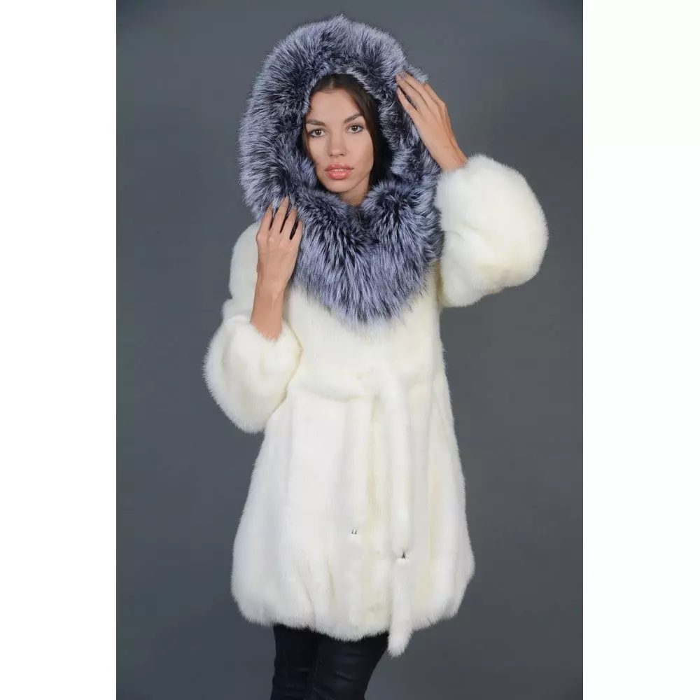 Սպիտակ Mink Fur Coat (101 լուսանկար). Բելառուսական մորթուց բաճկոններ ջրասույզից, ակնարկներից, կարճ մոդելներից, սեւից եւ սպիտակներով, տրոհում, որքան է մորթյա վերարկու 14438_20