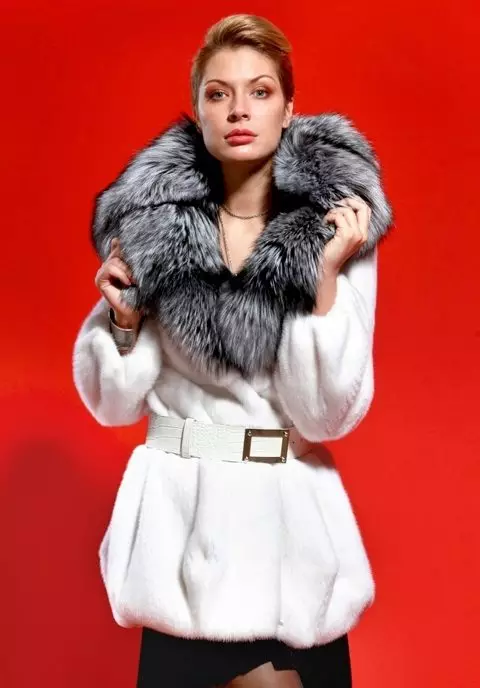 Սպիտակ Mink Fur Coat (101 լուսանկար). Բելառուսական մորթուց բաճկոններ ջրասույզից, ակնարկներից, կարճ մոդելներից, սեւից եւ սպիտակներով, տրոհում, որքան է մորթյա վերարկու 14438_27