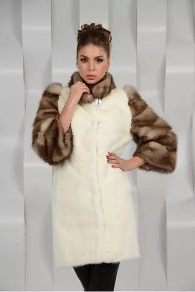 Սպիտակ Mink Fur Coat (101 լուսանկար). Բելառուսական մորթուց բաճկոններ ջրասույզից, ակնարկներից, կարճ մոդելներից, սեւից եւ սպիտակներով, տրոհում, որքան է մորթյա վերարկու 14438_29