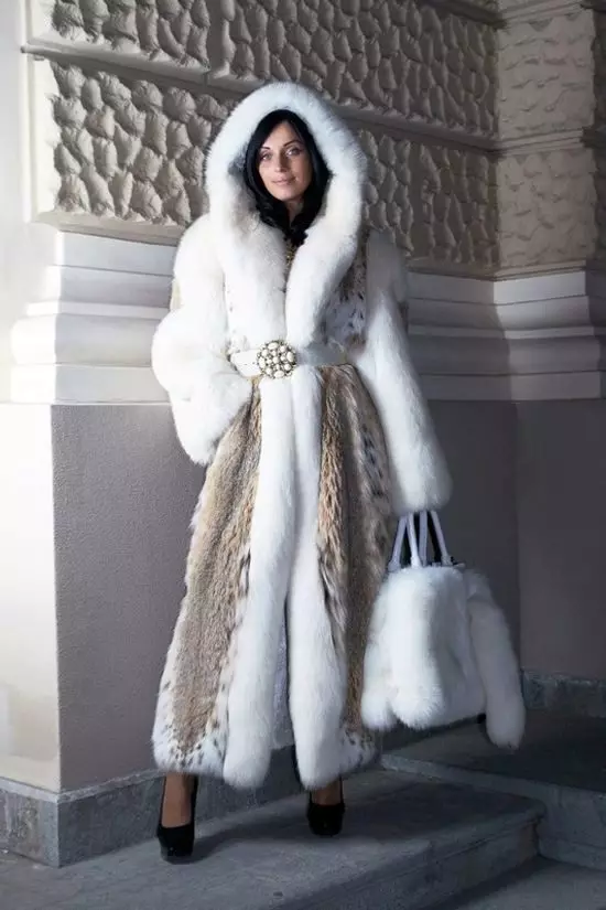 Chena mink futi jasi (101 photos): Belarussian fur majasi anobva mink, ongororo, mitezo mapfupi, dema uye chena, yakawanda sei coat 14438_36