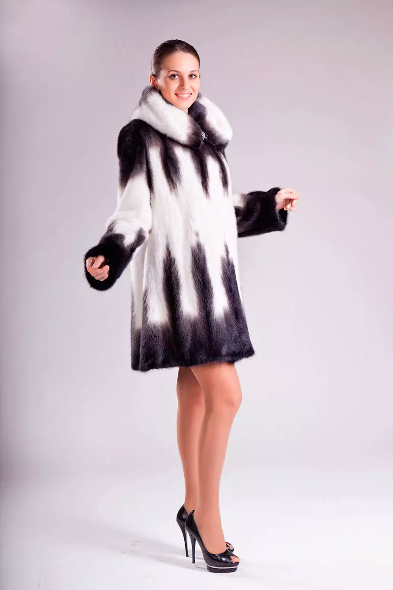 Սպիտակ Mink Fur Coat (101 լուսանկար). Բելառուսական մորթուց բաճկոններ ջրասույզից, ակնարկներից, կարճ մոդելներից, սեւից եւ սպիտակներով, տրոհում, որքան է մորթյա վերարկու 14438_37