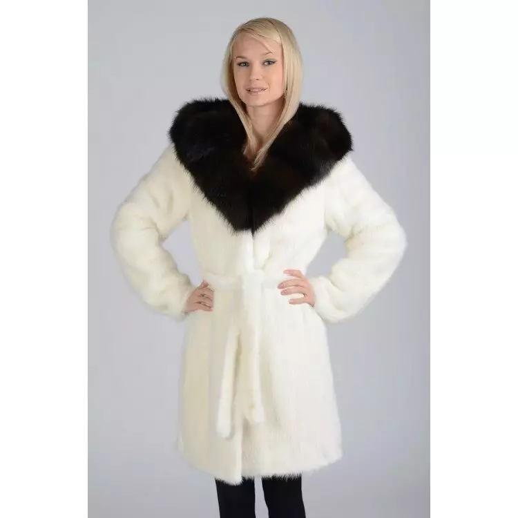 Սպիտակ Mink Fur Coat (101 լուսանկար). Բելառուսական մորթուց բաճկոններ ջրասույզից, ակնարկներից, կարճ մոդելներից, սեւից եւ սպիտակներով, տրոհում, որքան է մորթյա վերարկու 14438_66