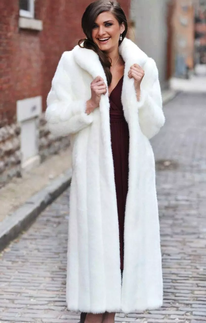 Սպիտակ Mink Fur Coat (101 լուսանկար). Բելառուսական մորթուց բաճկոններ ջրասույզից, ակնարկներից, կարճ մոդելներից, սեւից եւ սպիտակներով, տրոհում, որքան է մորթյա վերարկու 14438_69