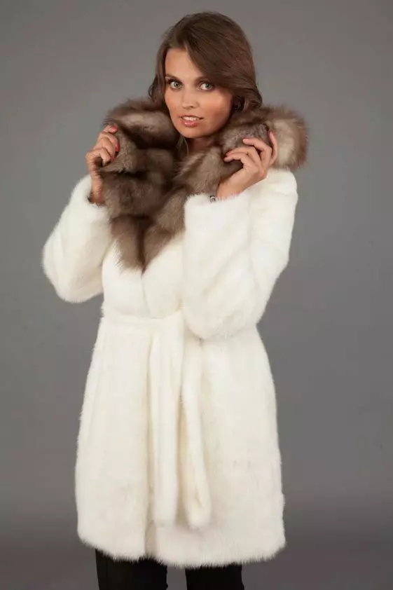 Chena mink futi jasi (101 photos): Belarussian fur majasi anobva mink, ongororo, mitezo mapfupi, dema uye chena, yakawanda sei coat 14438_70