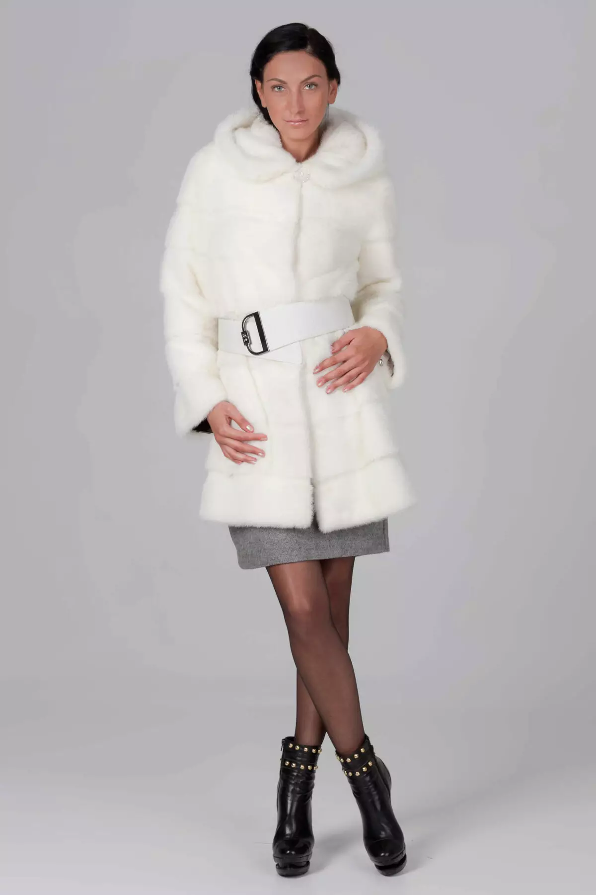 Սպիտակ Mink Fur Coat (101 լուսանկար). Բելառուսական մորթուց բաճկոններ ջրասույզից, ակնարկներից, կարճ մոդելներից, սեւից եւ սպիտակներով, տրոհում, որքան է մորթյա վերարկու 14438_74