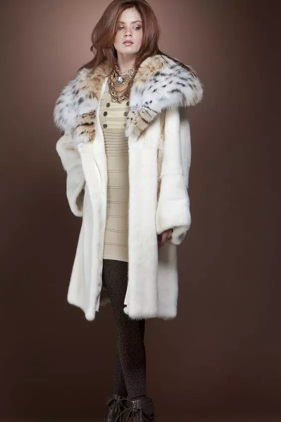 Սպիտակ Mink Fur Coat (101 լուսանկար). Բելառուսական մորթուց բաճկոններ ջրասույզից, ակնարկներից, կարճ մոդելներից, սեւից եւ սպիտակներով, տրոհում, որքան է մորթյա վերարկու 14438_82