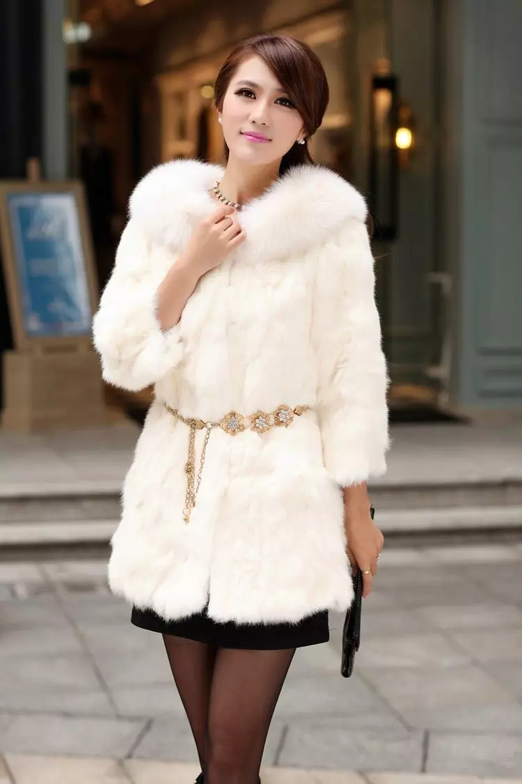 White Mink Fur Coat (101 φωτογραφίες): Belarusian Fur Coats από Mink, κριτικές, μικρά μοντέλα, μαύρο και άσπρο, με το Trot, πόσο είναι το παλτό γούνας 14438_93