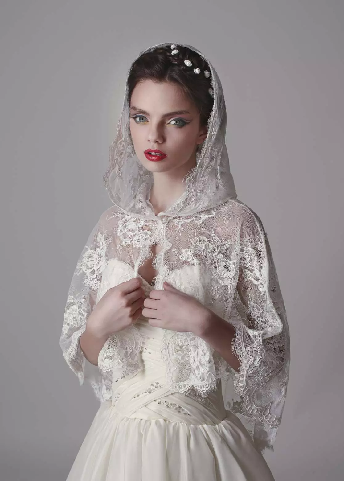 Bryllup Bolero på brudekjole (45 bilder): Lace, Bolero Cape, Hooded, Long Sleeve, Fur, Warm 14444_12