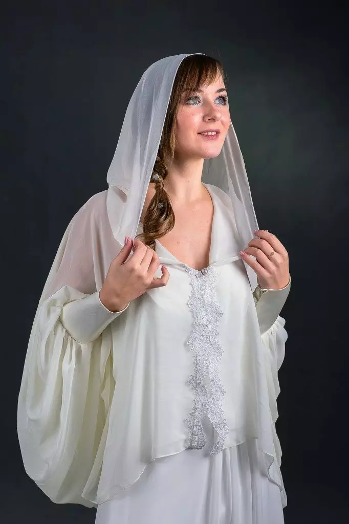 दुल्हन पोशाक पर वेडिंग बोलेरो (45 फोटो): फीता, बोलेरो केप, हुड, लंबी आस्तीन, फर, गर्म 14444_18