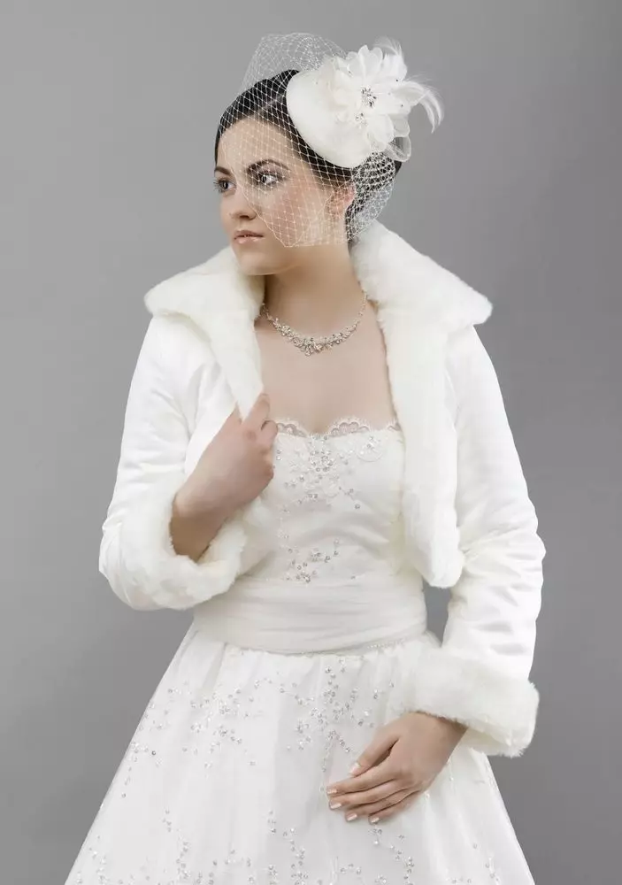 婚礼Bolero在新娘礼服上（45张照片）：蕾丝，博尔杰披肩，连帽，长袖，毛皮，温暖 14444_25