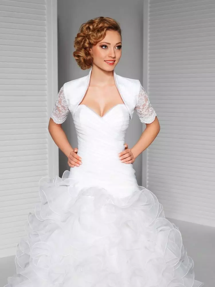 Gelin elbiseli düğün bolero (45 fotoğraf): dantel, bolero pelerin, kapüşonlu, uzun kollu, kürk, sıcak 14444_41