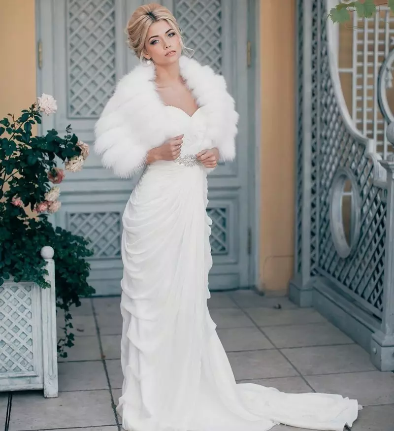 Lesh bolero (59 foto): lesh bolero për të vishen, në një martesë të lesh artificiale dhe natyrore, të bardhë, mbrëmje, bolero-kapelë, xhaketë femër-bolero 14449_37