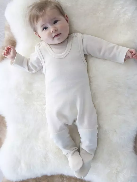 Sous-vêtements à terme pour enfants: Examen des produits pour les nouveau-nés, caractéristiques des thermoslahs de la laine mérinos pour nourrissons et bébés 1448_12