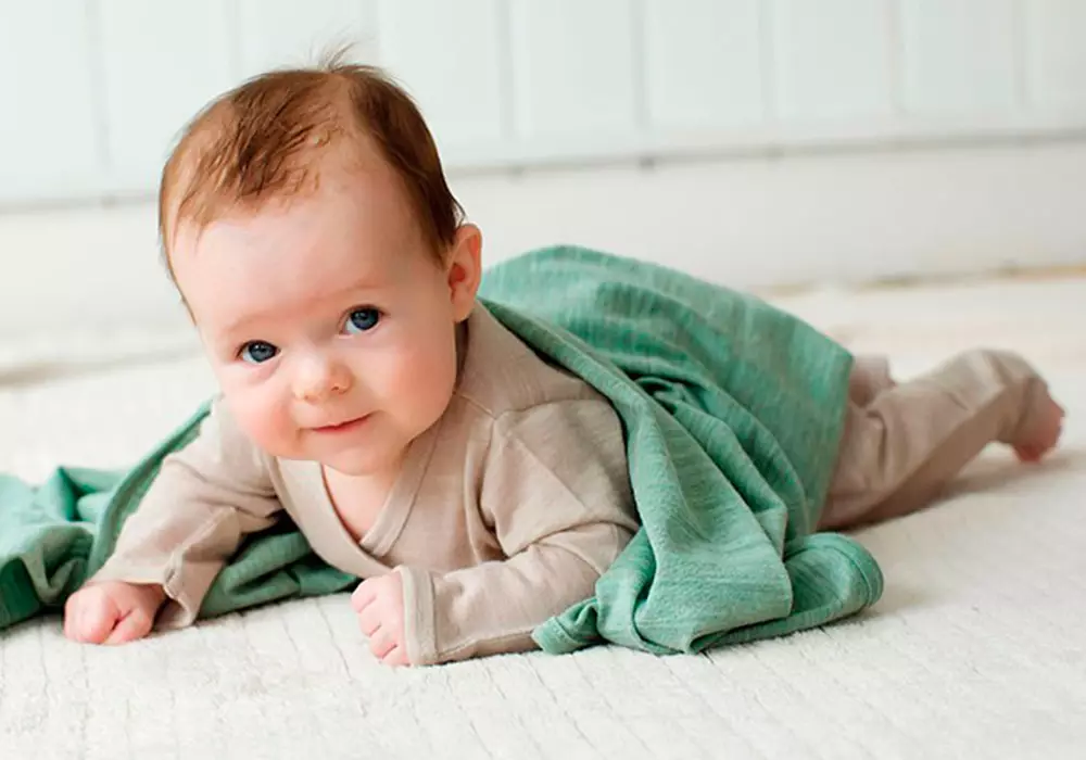 Sous-vêtements à terme pour enfants: Examen des produits pour les nouveau-nés, caractéristiques des thermoslahs de la laine mérinos pour nourrissons et bébés 1448_15