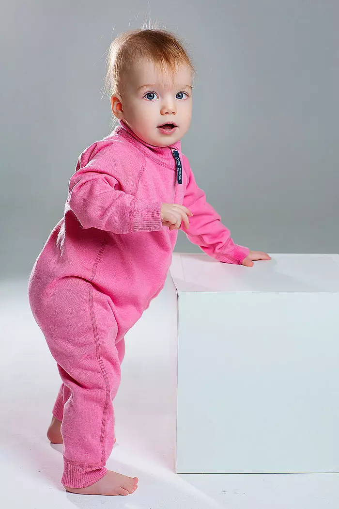 Istilah pakaian dalam untuk anak-anak: ulasan produk untuk bayi baru lahir, fitur termoslah dari wol merino untuk bayi dan bayi 1448_3