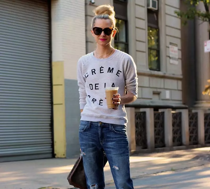 Strikkede sweatshirts (97 bilder): Hva skal du ha på, for komplette kvinner, på knapper, med blonder, korte og lange ermer, uten knapper, på glidelås 14498_65