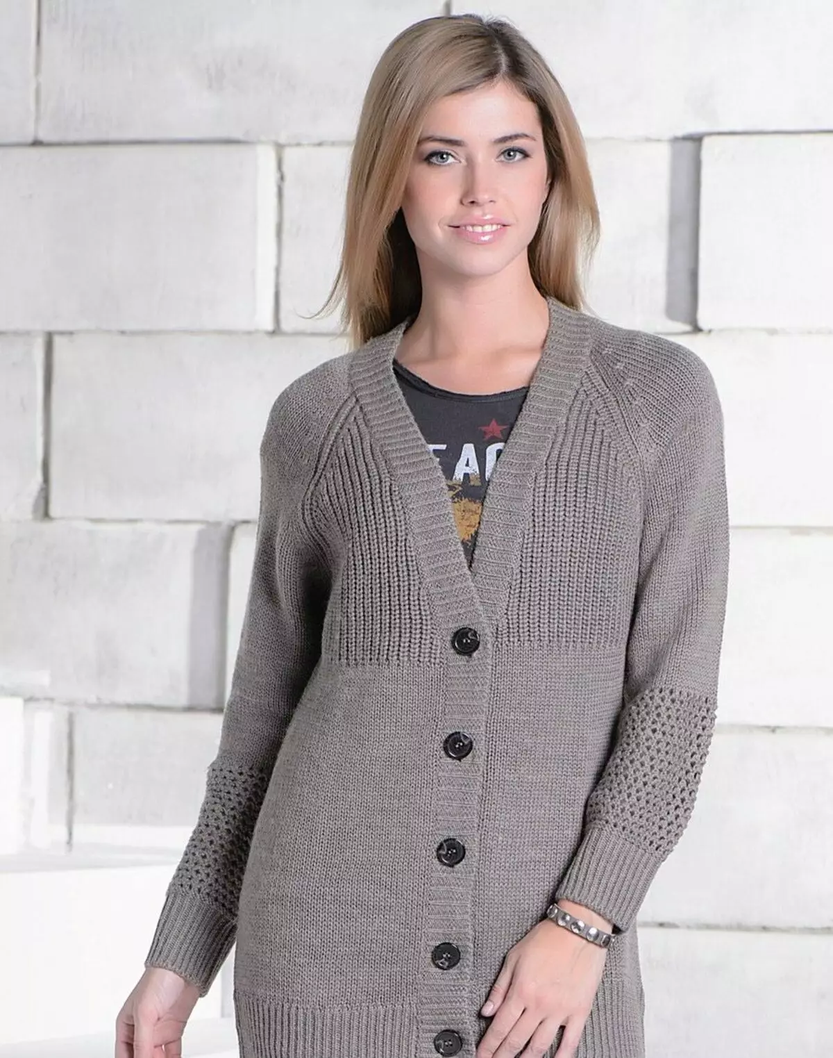 Coffal on buttons (71 photos): What is the name of the jacket with buttons, wool, fashionable, gray, on one button, warm, elongated 14499_31