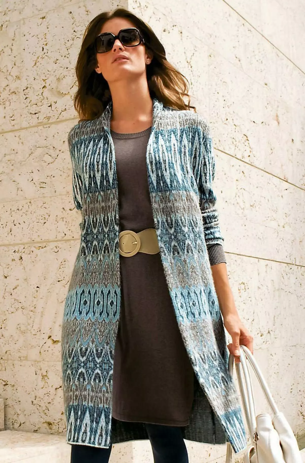 baju haneut panjang (82 foto): knitted, kalawan sisi, tanpa tombol, hareupeun pondok hiji 14501_43