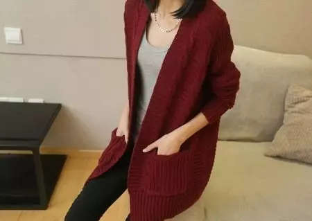 Long sweater (82 mga larawan): niniting, may panig, walang mga pindutan, sa harap ng isang maikling 14501_64