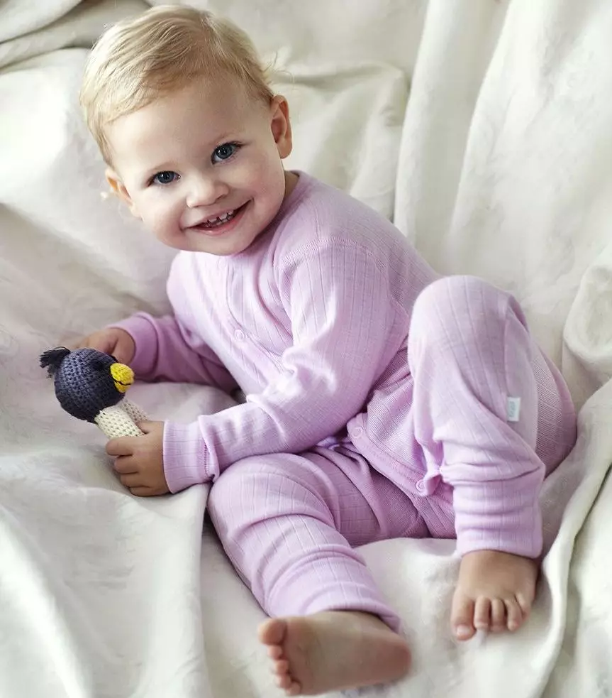 Barnens värme Underkläder Joha: Modeller för barn från merinon och andra material. Vilka termiska underkläder är bättre för nyfödda? Hur slits och bryr sig? 1451_12