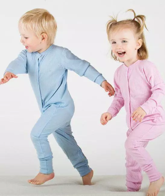 Kinderwarmte Ondergoed Joha: Modellen voor kinderen van Merinos en andere materialen. Welk thermisch ondergoed is beter voor pasgeborenen? Hoe te dragen en te geven? 1451_31