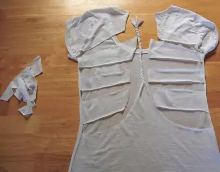 Hoe snijdt u op een T-shirt (40 foto's): aan de achterkant, met snijwonden, hoe het goed te snijden 14566_8
