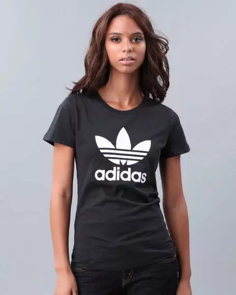 Melns T-krekls (76 foto): Sievietes bez zīmēšanas, polo, gara, ar to, ko valkā melnu T-kreklu, kā padarīt zīmējumu par to 14581_37