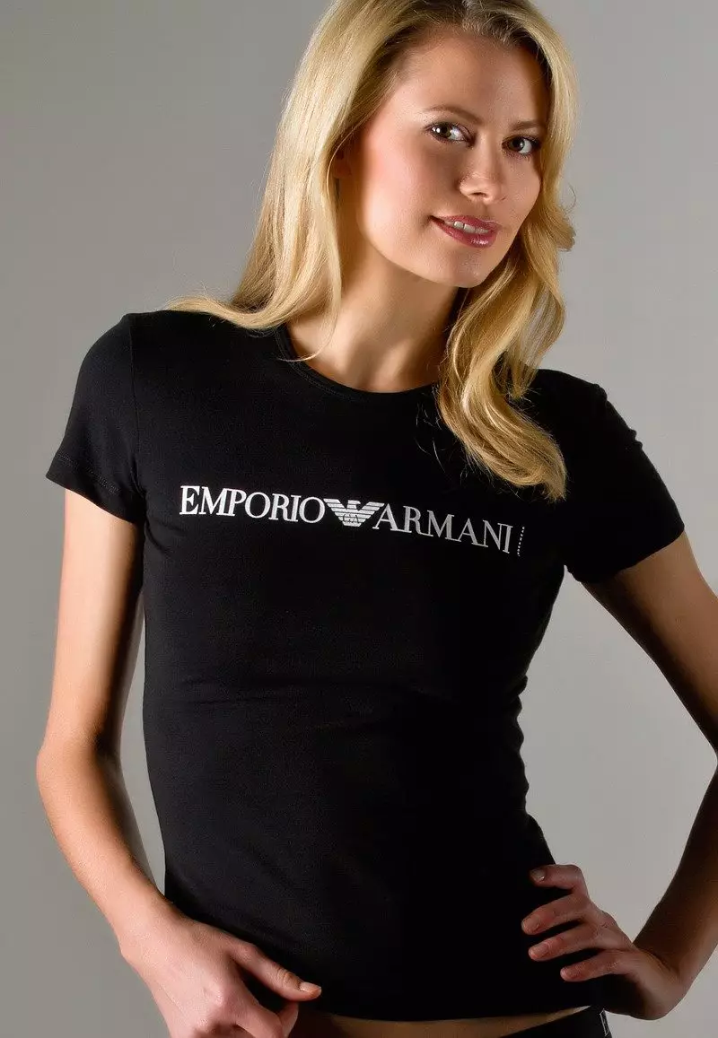 Melns T-krekls (76 foto): Sievietes bez zīmēšanas, polo, gara, ar to, ko valkā melnu T-kreklu, kā padarīt zīmējumu par to 14581_39
