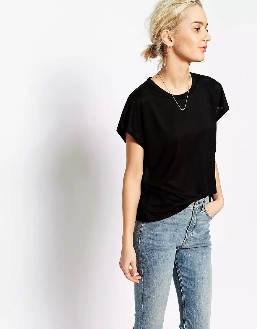 Black T-Shirt (76 Fotos): Frauen ohne Zeichnung, Polo, lang, mit dem, was ein schwarzes T-Shirt trägt, wie man eine Zeichnung drauf macht 14581_5