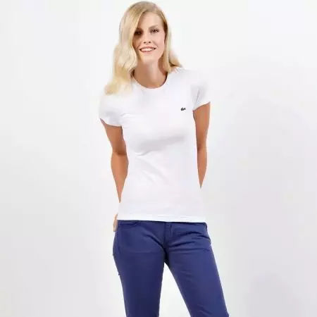 T-shirt bianca senza figura: cosa indossare una maglietta femminile, cosa fare se verniciato, maglietta con le mani nere, lungo 14582_2