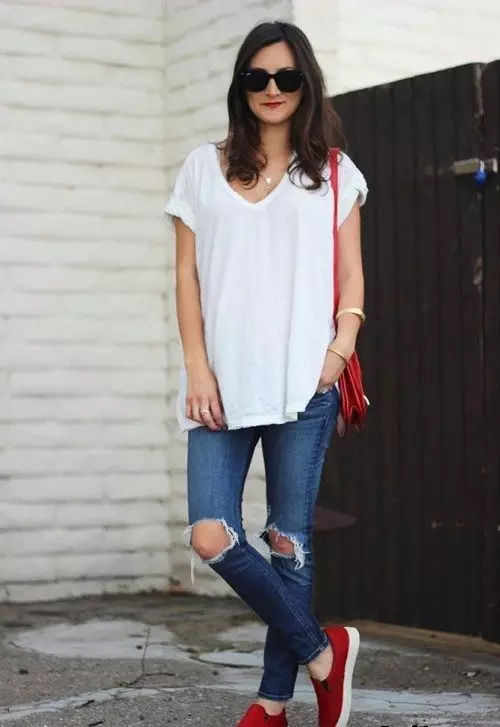 T-shirt blanc sans silhouette: quoi porter un t-shirt femme, que faire si peinte, t-shirt avec des mains noires, longue 14582_67