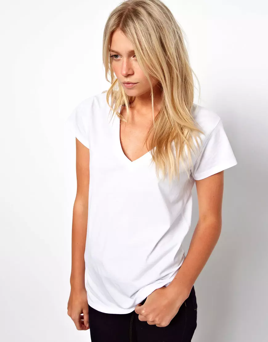 Bílé tričko bez obrázku: Co nosit ženské tričko, co dělat, pokud je namalován, tričko s černými rukama, dlouho 14582_9