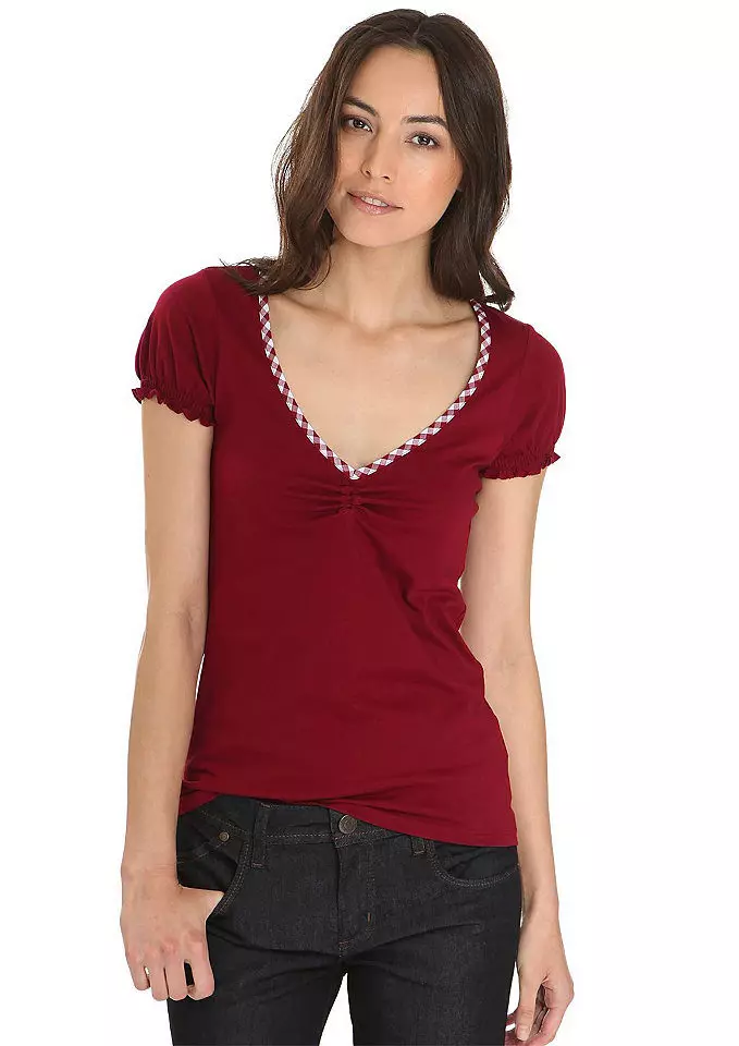 红色T恤（78张照片）：穿什么和混合女T恤，马球 14584_10