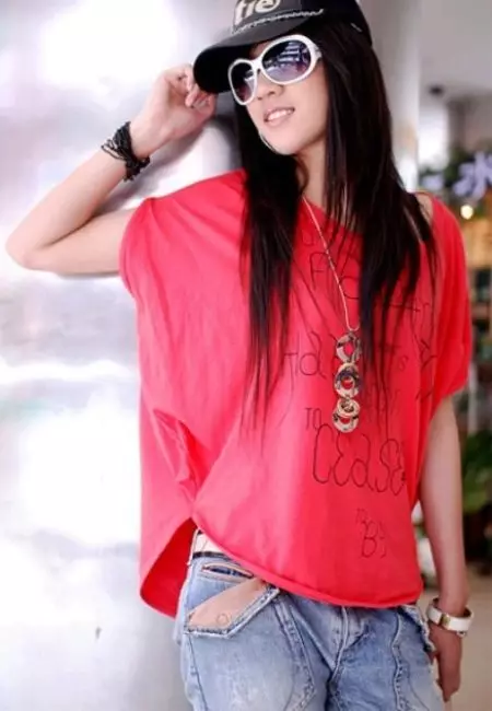 Červené tričko (78 fotografií): Co nosit a kombinovat ženské trička, pólo 14584_32
